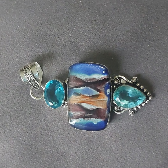 Three Stone Blue Aqua Rhinestone Western Multi Color Silver Toned Pendant - Picture 15 of 17